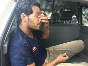 O suspeito identificado como Rodrigo foi encontrado dormindo dentro de um veículo-Foto: Marco Campos