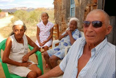 DESCOBERTO HOMEM DE 90 ANOS TEVE 17 FILHOS COM A ESPOSA, 15 COM A CUNHADA E 1 COM A SOGRA. DESCOBERTO HOMEM DE 90 ANOS TEVE 17 FILHOS COM A ESPOSA, 15 COM A CUNHADA E 1 COM A SOGRA.