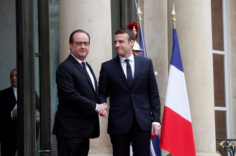 Macron se encontrou reservadamente com François Hollande
Benoit Tessier/Reuters