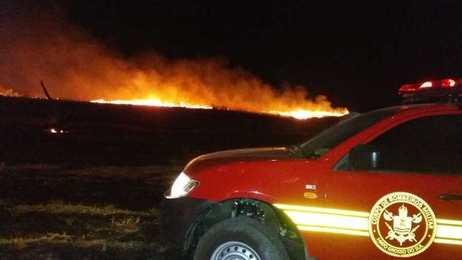 Incêndio nas proximidades da câmpus da UFMS mobiliza bombeiros Márcio Rogério / Nova News