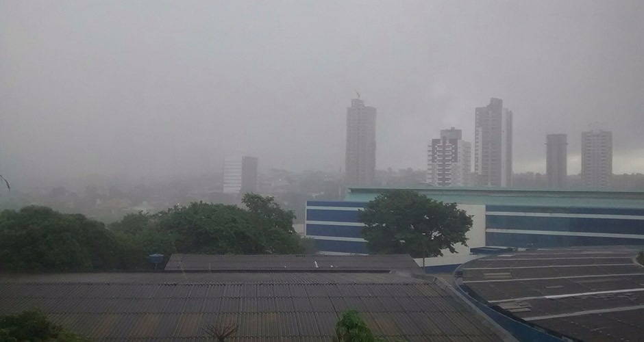 Domingo chuvoso e temperaturas amenas na Capital