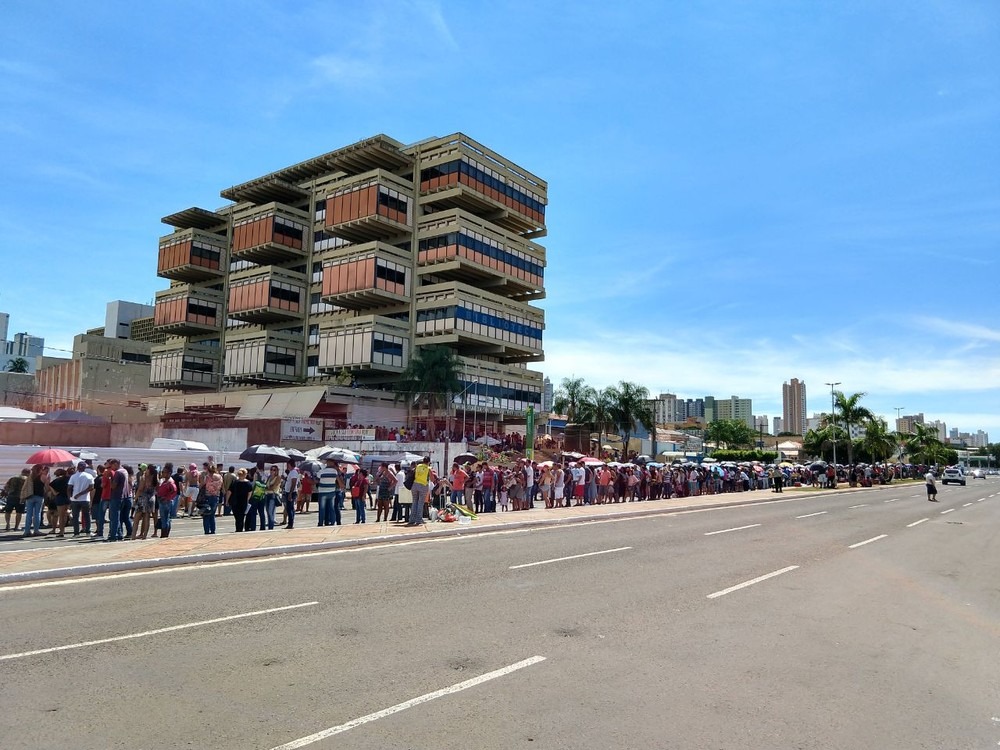 Fila e mais fila no Memorial da Cultura Apolônio de Carvalho (Foto: Ariovaldo Dantas)