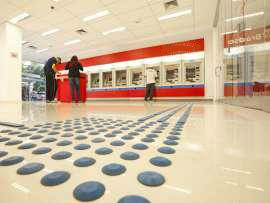 Com bancos fechados, clientes podem pagar contas em canais eletrônicos Clientes que têm contas pendentes podem quitar débitos em caixas eletrônicos e aplicativos para celulares