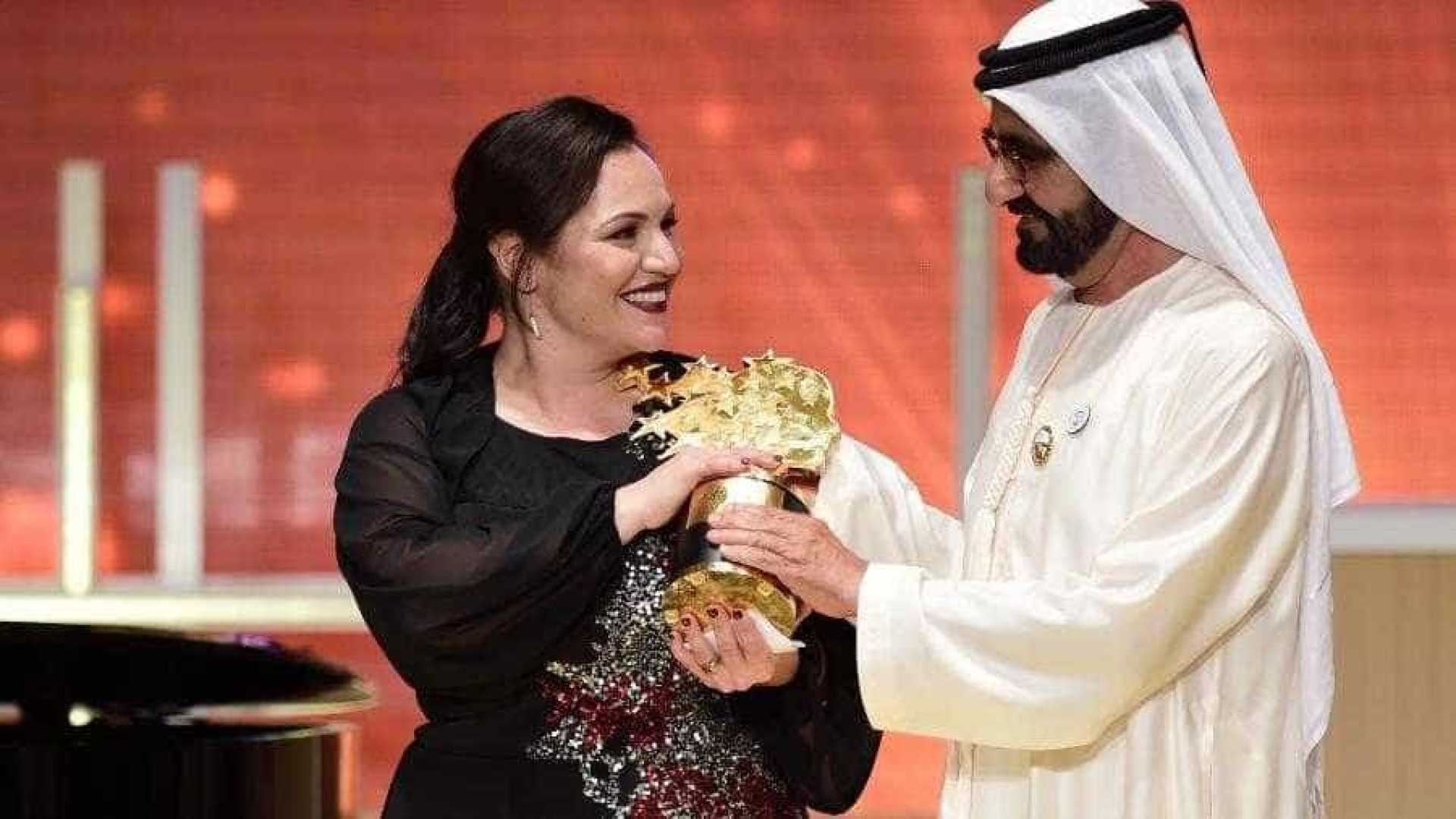 Inglesa aprende 35 línguas e vence prêmio de melhor professora do mundo Inglesa aprende 35 línguas e vence prêmio de melhor professora do mundo