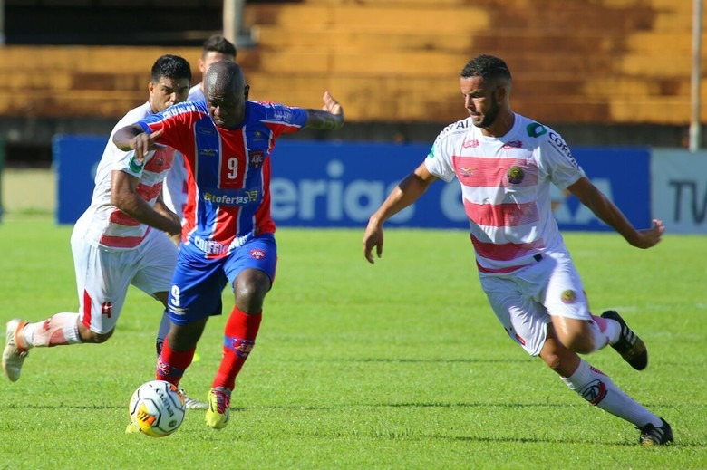 Sete empata e garante vaga na semifinal pela 3ª vez consecutiva Partida terminou empatada sem gols no Douradão - Crédito: Franz Mendes