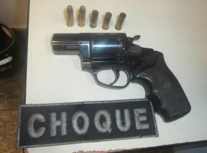Sábado de Carnaval tem tiroteio e termina com três mortes em Campo Grande Arma apreendida pela Polícia Militar. Foto: Arlindo Florentino