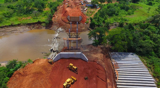 Governador deve entregar mais de R$ 15 milhões em obras no interior No aniversário de Guia Lopes da Laguna, governador verifica construção de ponte e autoriza investimentos - Foto: Chico Ribeiro