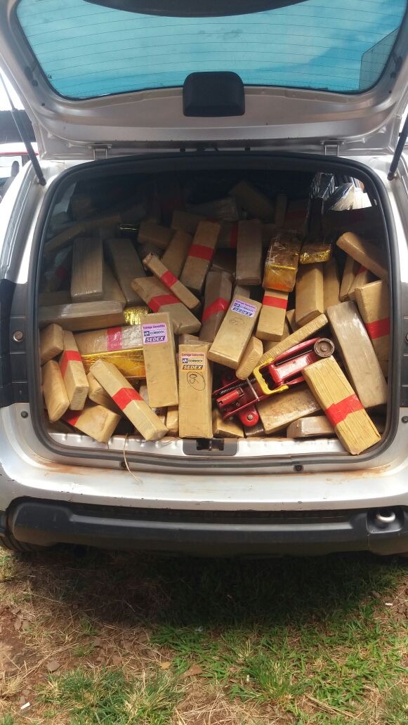 Polícia Militar apreende quase uma tonelada de maconha em motel da Capital Polícia Militar apreende quase uma tonelada de maconha em motel da Capital