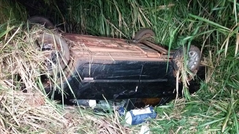 Veículo chegou a sair da pista após acidente - Osvaldo Duarte