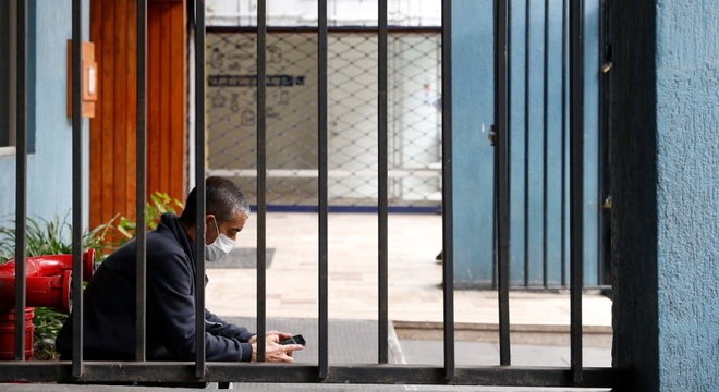 Chileno isolado em prédio: 'Será uma quarentena intelectual difícil', diz especialista
Rodrigo Garrido / Reuters 