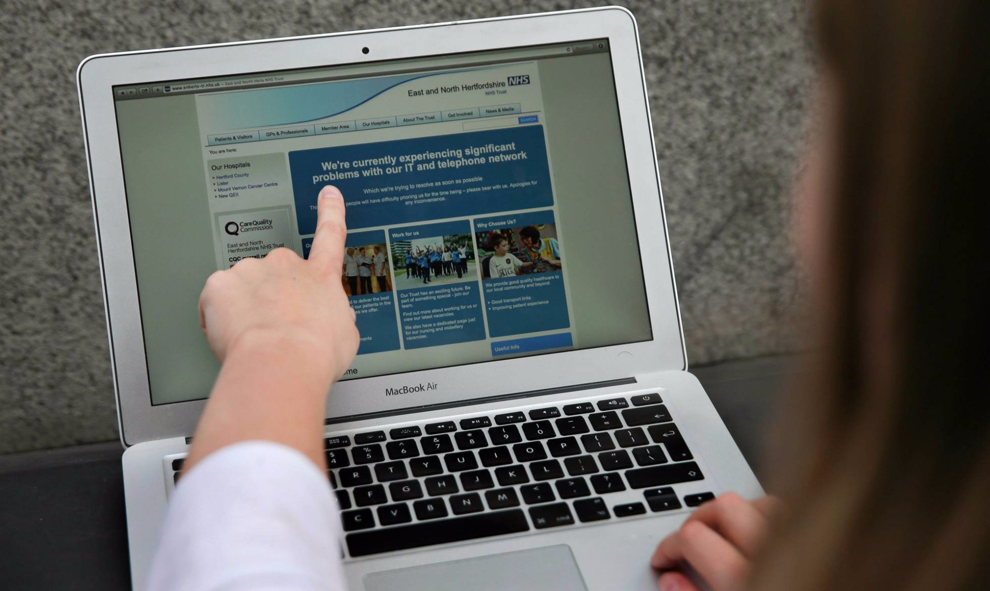 Cibertaque: o vírus WannaCry e a ameaça de uma nova onda de infecções Site britânico que sofreu com ataque D. LEAL-OLIVAS - AFP