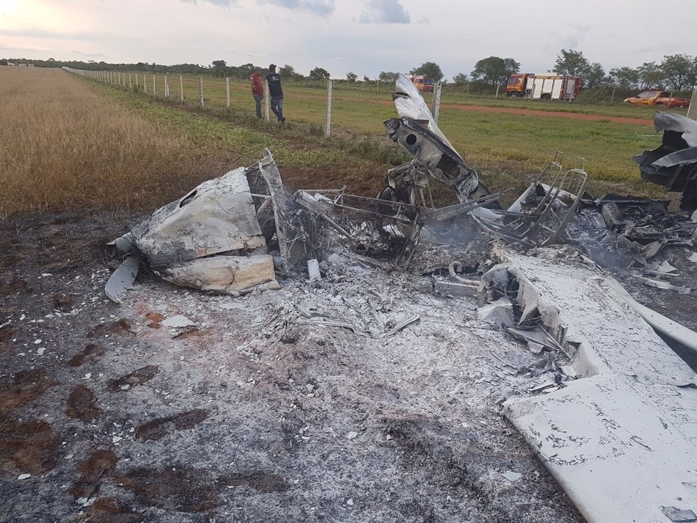 Avião pega fogo e duas pessoas ficam feridas em MS, dizem bombeiros