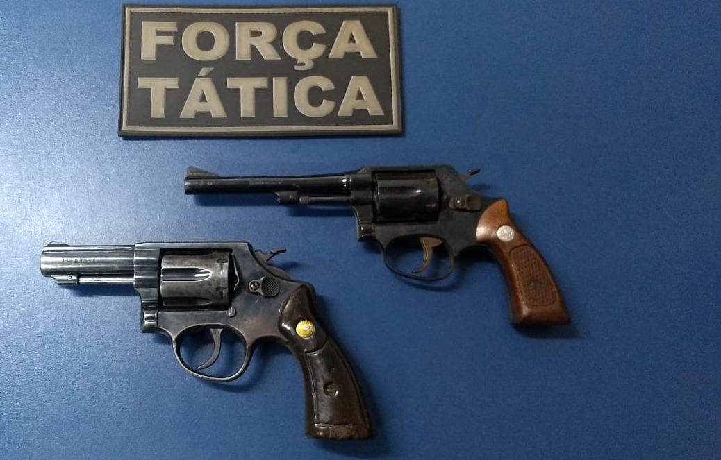 Dupla armada é presa pela Polícia Militar em bar no centro da Capital Divulgação