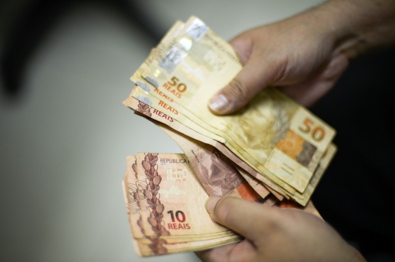Novo salário mínimo de R$ 954 passa a valer a partir de hoje Novo salário mínimo de R$ 954 passa a valer a partir de hoje