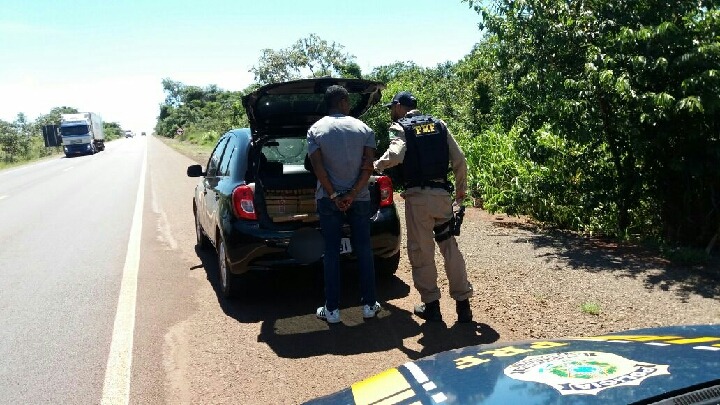 Veículo roubado no MT é recuperado carregado com maconha e munições Veículo roubado no MT é recuperado carregado com maconha e munições