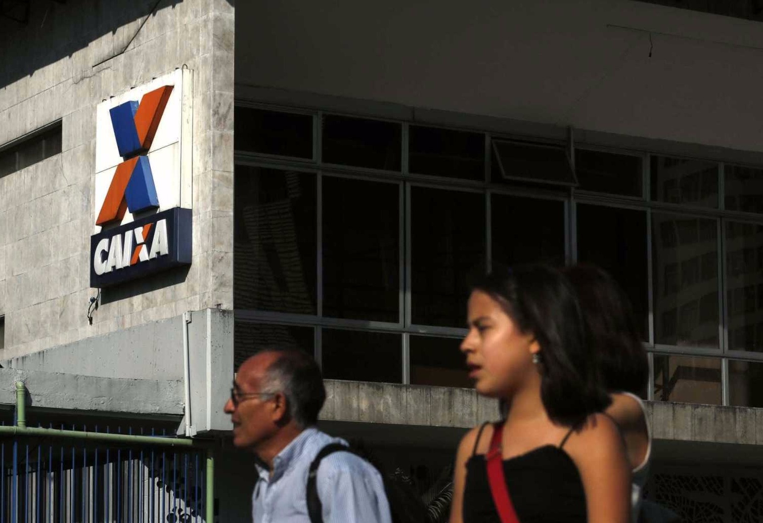 Caixa e BNDES buscam ajuda no FGTS Caixa e BNDES buscam ajuda no FGTS