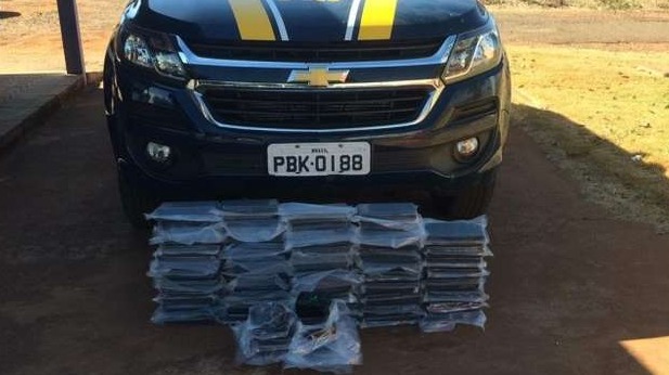 PRF prende homem transportando cocaína com destino ao estado de Minas Gerais PRF prende homem transportando cocaína com destino ao estado de Minas Gerais