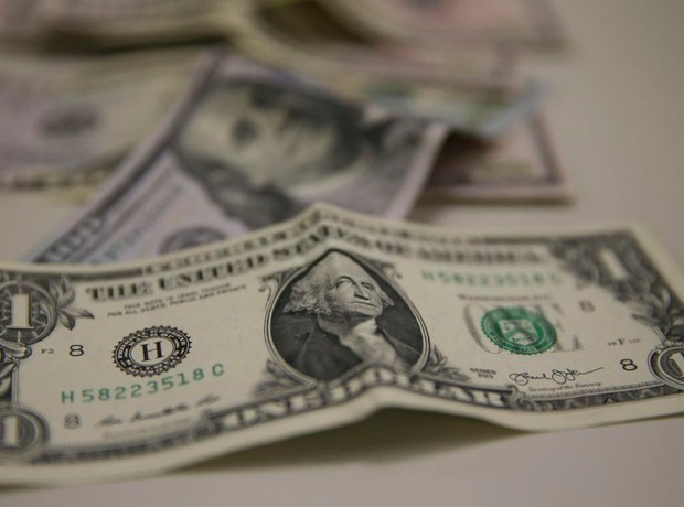 Dólar abre a semana em alta, negociado na casa de R$ 4,31