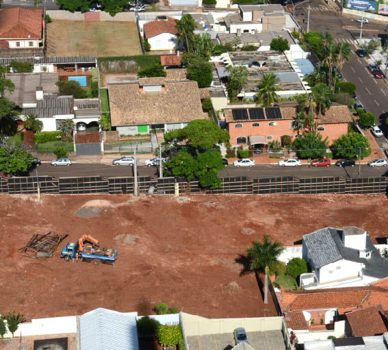 Prefeitura da Capital vai rever autorizações e pode anular projetos Local onde está sendo construído prédio de 35 andares - Foto: Gerson Oliveira/Correio do Estado