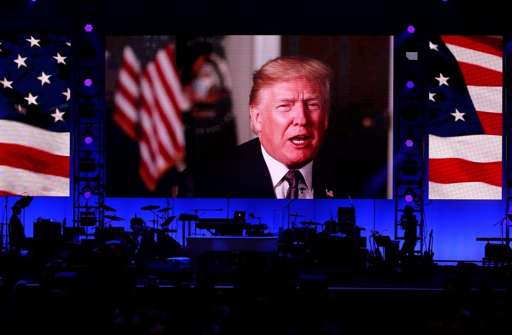 Trump em mensagem veiculada no sábado (21) (Foto: Richard Carson/Reuters)