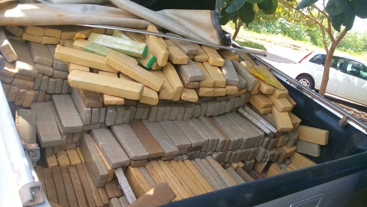 PRE apreende quase uma tonelada de maconha em Amarok