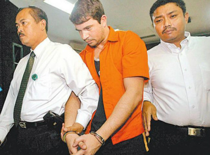 Mesmo com adiamento, execução de brasileiro na Indonésia está mantida Rodrigo, de 42 anos, está preso desde 2004 e foi condenado à morte após entrar na Indonésia com 6kg de cocaína escondidos em pranchas de surf (Divulgação/ Correio Braziliense)