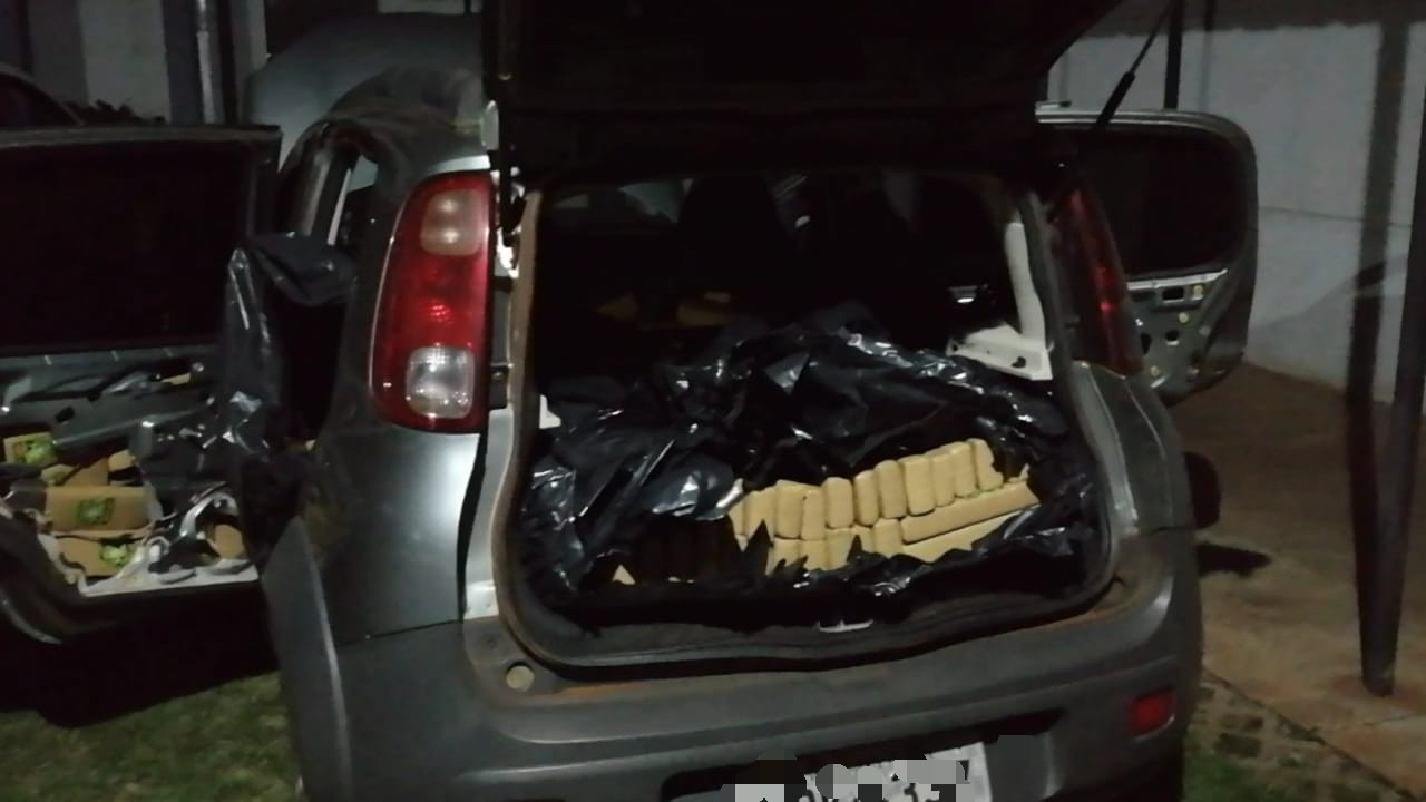Guarda Municipal apreende carro com quase 800 kg de maconha e placas falsas