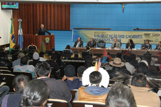 Caciques reivindicam terra, saúde, educação, e repudiam Conselho Terena Governador e deputados tentam encontrar saídas para questões indígenas
Foto: Fernanda França AL/MS