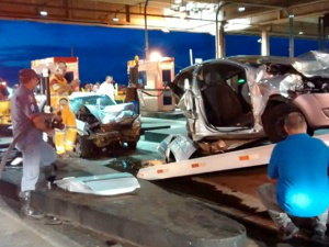 Acidente em praça de pedágio deixa quatro mortos e três feridos