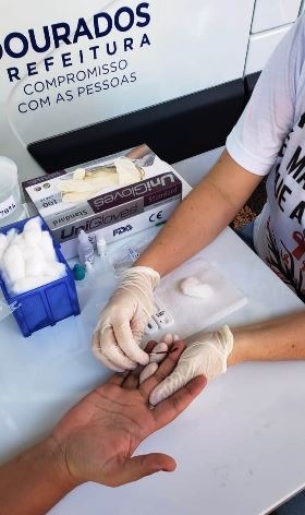 Palestras e testes rápidos de HIV e Sifilis estão sendo realizados, junto com a distribuição de material informativo. Arquivo/Assecom