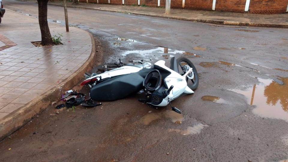 Motociclista foi encaminhado ao hospital em estado gravíssimo - Foto: Osvaldo Duarte