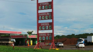 Enquanto, do lado de cá da divisa o litro do diesel custa até R$ 3,199, em São Paulo, o preço fica em torno de R$ 2,729 (Foto: Patrícia Miranda/Perfil News)