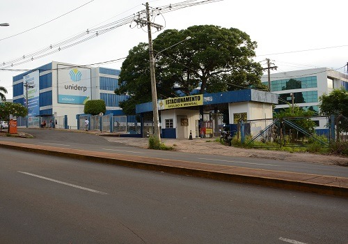 Procon vai levar casos de cobrança indevida de universidade ao MPE Indignados, estudantes marcaram manifestação para o dia 6 de abril, quando também ocorre audiência na Câmara - Foto: Gerson Oliveira/Correio do Estado