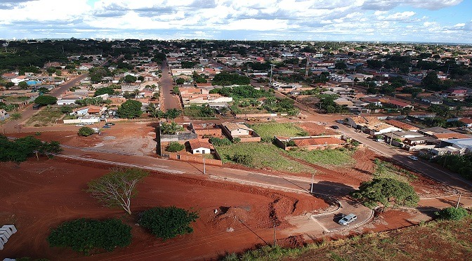 No Parque dos Laranjais, moradores comemoram asfalto feito em parceria com Governo do Estado No Parque dos Laranjais, moradores comemoram asfalto feito em parceria com Governo do Estado