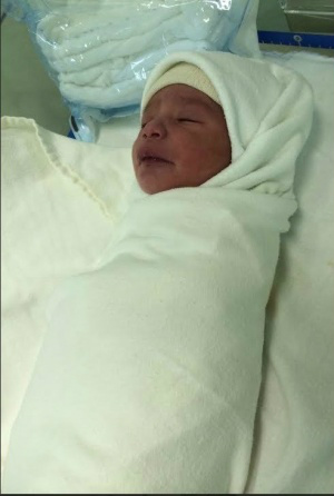 Mulher de 39 anos dá a luz no sofá de casa Mãe e filha passam bem, elas foram encaminhadas para o Hospital da Vida-Foto: Divulgação