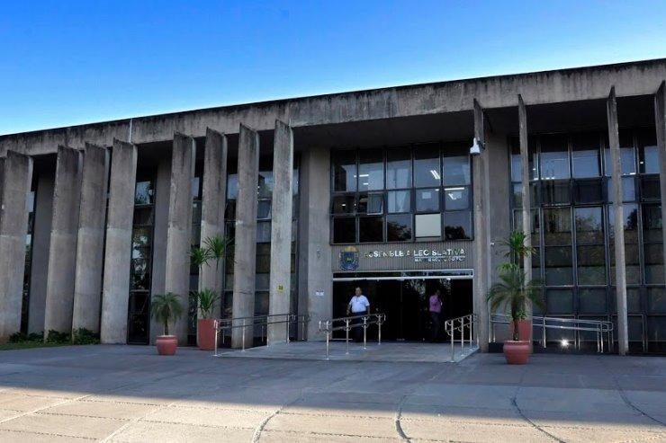 Sessão Solene conta com entrega de homenagens a governadores de MS Luciana Nassar