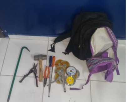Ferramentos usadas para invadir a farmácia
Imagem: Assessoria