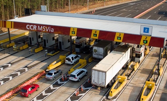 De acordo com a ABCR, mantida a comparação mensal dessazonalizada, o índice de fluxo pedagiado de veículos leve subiu 0,9%, enquanto o fluxo de pesados apresentou alta de 1,4%. 