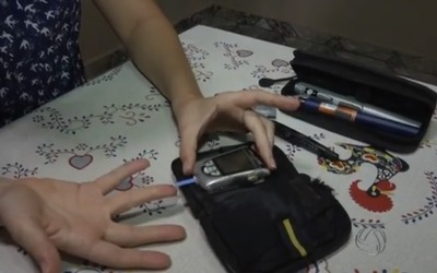Teste de glicemia (Foto: Reprodução/TV Morena)
