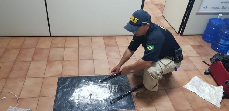 Boliviana é presa com cocaína em bagagem na BR-262 Divulgação