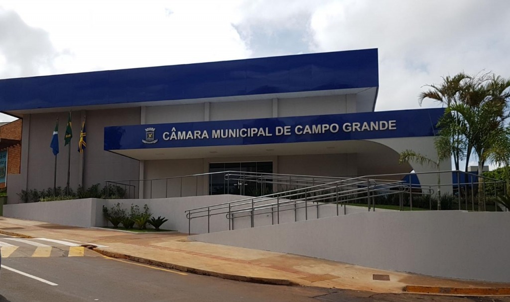 Vereadores votam projeto sobre canto e hasteamento da bandeira nacional em escolas