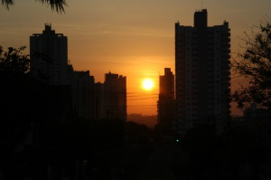 Na Capital, céu claro com poucas nuvens pela manhã e durante a tarde a máxima é de 27 ºC (Foto: Marcos Ermínio)