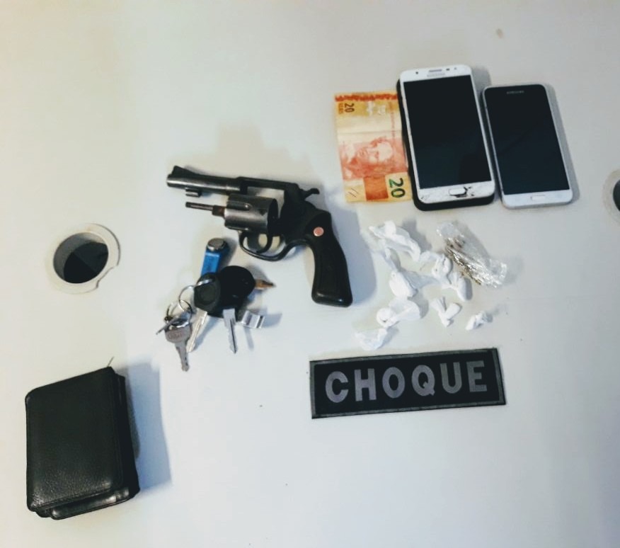 Arma e droga apreendida neste sábado. Choque