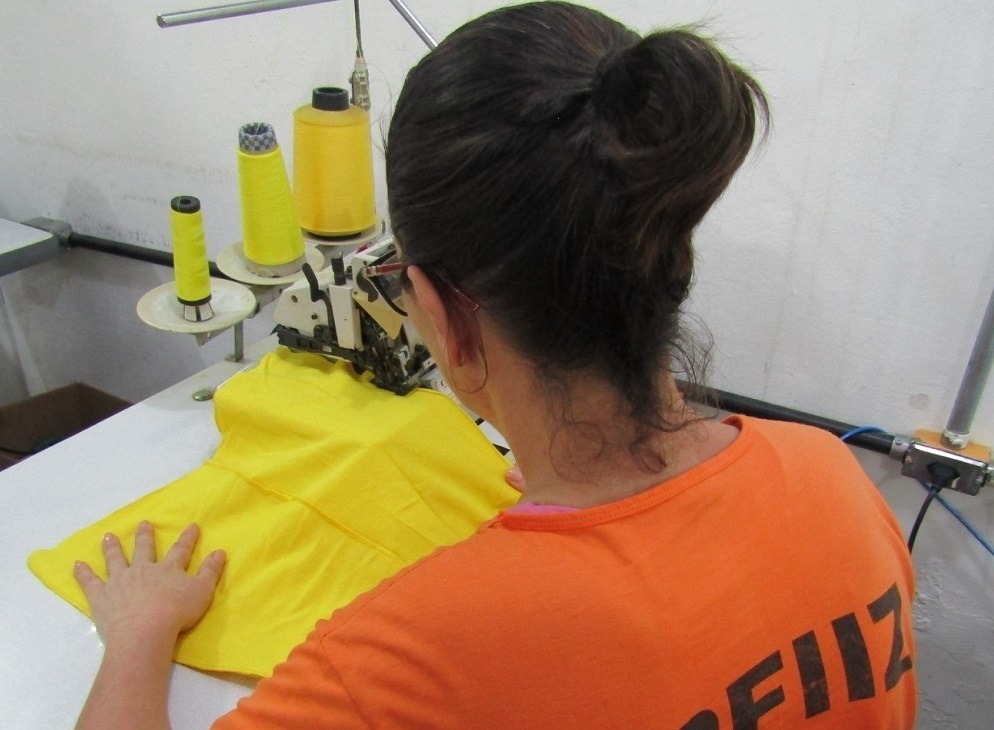 Reeducandas confeccionam edredons e pijamas para crianças em tratamento contra o câncer Reeducandas confeccionam edredons e pijamas para crianças em tratamento contra o câncer