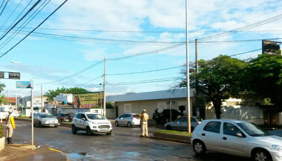 Campanha educativa da Agetran está focada na orientação do perigo do uso do celular no trânsito