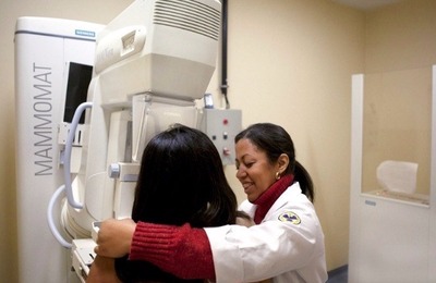 Procura por exame de mama diminuiu 10% este ano e vagas estão sobrando na rede pública de saúde