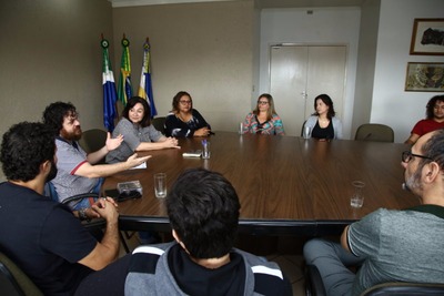 Prefeita Délia Razuk conversou abertamente com representantes da classe artística douradense – A. Frota