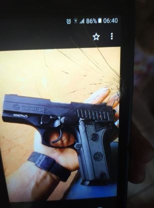 Jovem é baleada no abdômen em tentativa de feminicídio Arma que teria sido utilizada no crime, divulgada em redes sociais