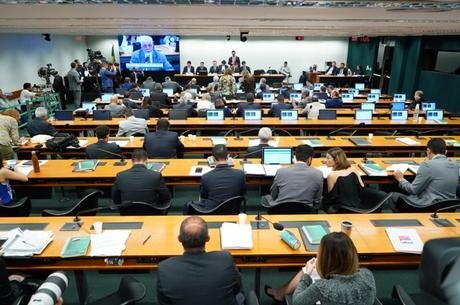 Comissão especial retoma debate sobre reforma da Previdência Deputados se reuniram na terça-feira (18). Pablo Valadares/Câmara dos Deputados