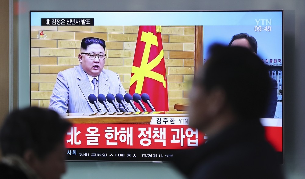 Líder norte-coreano diz que mantém 'botão nuclear' na sua mesa Discurso de Ano Novo de Kim Jong-Un (Foto: AP Photo/Lee Jin-man)